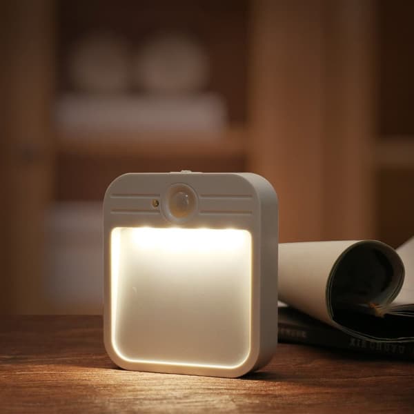 LED-liiketunnistimella varustettu porrasvalo, 4000K, 3,7 V/500 mAh