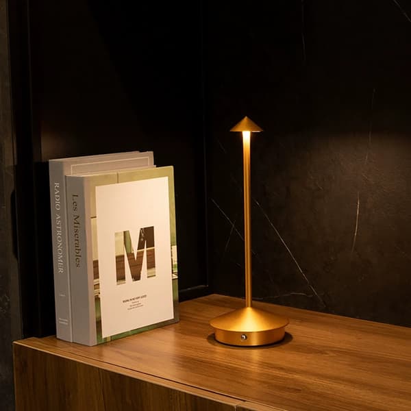 LED-bordlampe i aluminium med justerbar lysstyrke og USB-lading - Gull