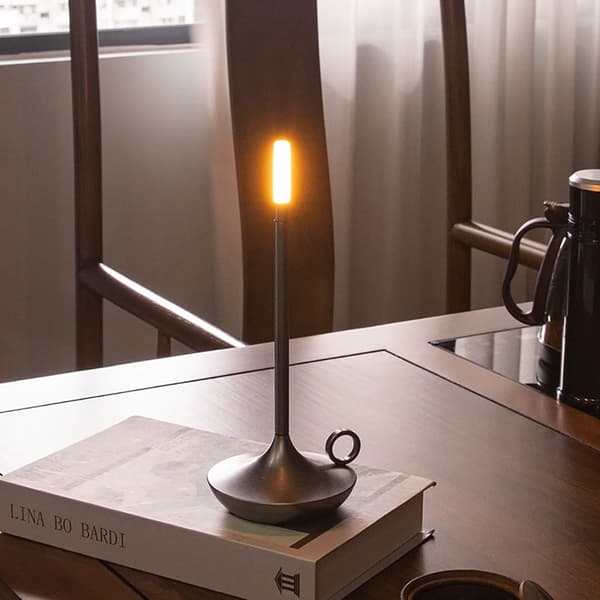 LED-bordlampe i aluminium med varmt hvidt lys og lysdæmper - Sølv