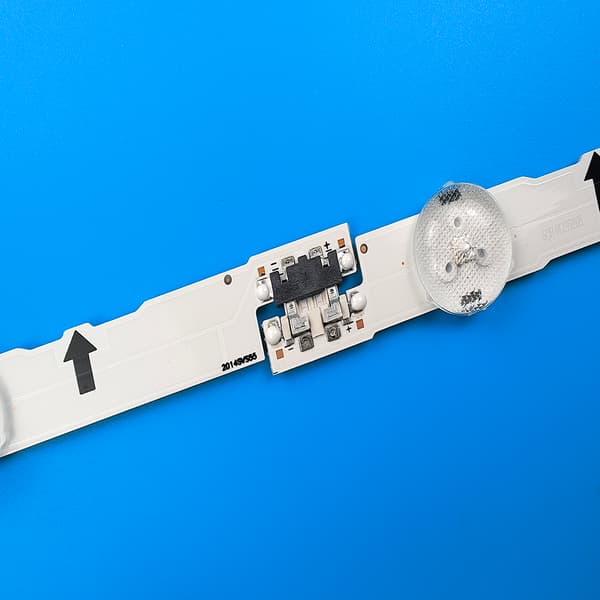 LED baggrundsbelysning, Kompatibel med flere Samsung TV-modeller, D4GE-550DCA-R3 og D4GE-550DCB-R3 versioner.