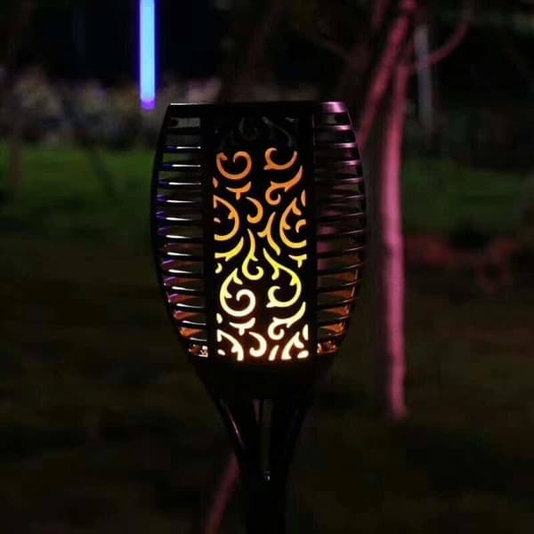 2 flammande LED-facklor på spett med solceller för fristaden (78 cm.)