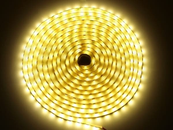 SARJA: LED-nauha 5m + muuntaja 24W, lämmin valkoinen 12V 5m rulla, 300LED/5m LED 3528 24W/5m 610LM/5m IP20