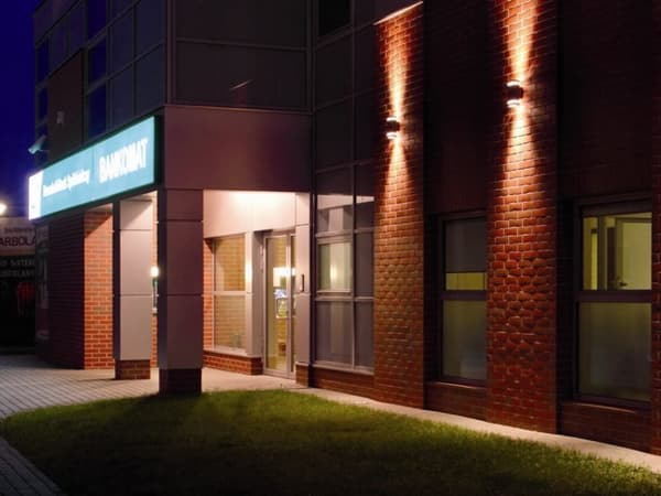 LED-ulkoseinävalaisin, 1-liekkinen LED-ulkoseinävalaisin KYLMÄ VALKOINEN, alumiini IP44, QR152