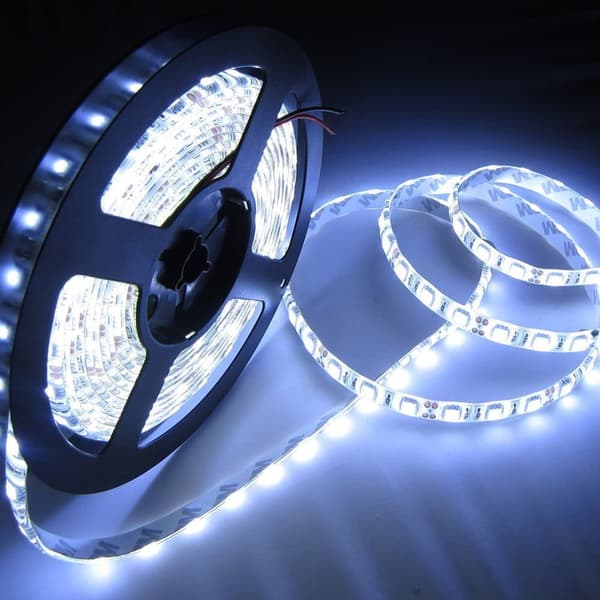 LED-nauha 5m 300LED 2835 kylmä valkoinen IP65, 24W / 300LM / rulla 5m