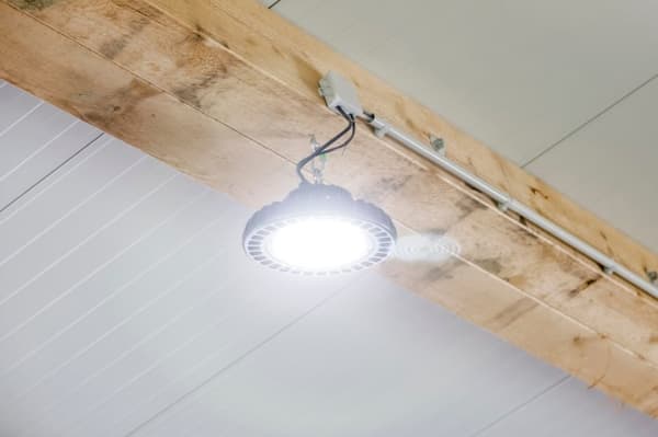LED indendørs lys 240Watt, dæmpbar, LED-lampe til belysning af stalde, rideskoler, industribygninger og lagre