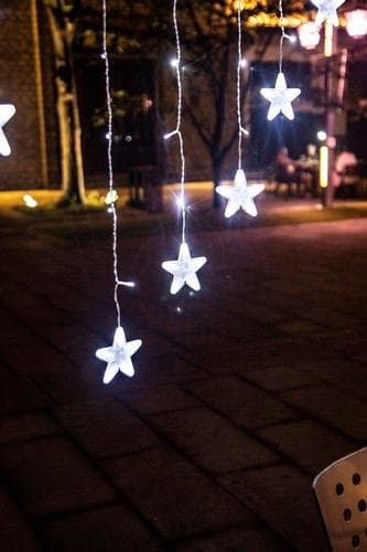 Lyssnor - Lysgardin med stjerner - 136 LED - 2,5 meter