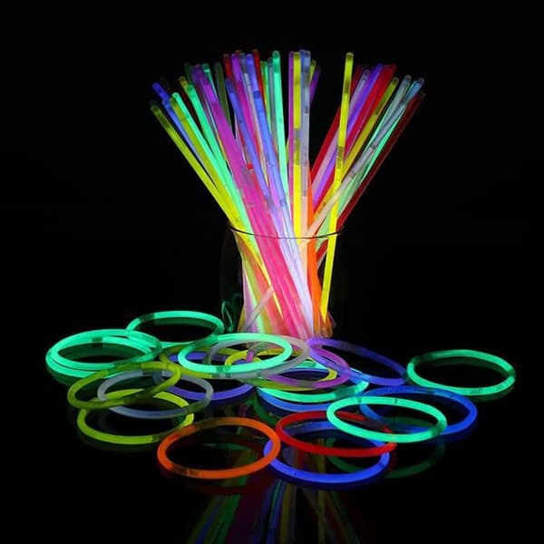 100-pack Plastic Distorting Glow Sticks Extra långvarig fluorescens, barnhalsband, slumpmässig färg[201]