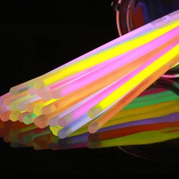 Favor Boxes - 100-pack Glowsticks Light Up Toys Glow Stick Armband Halsband Blandade roliga färger Festtillbehör