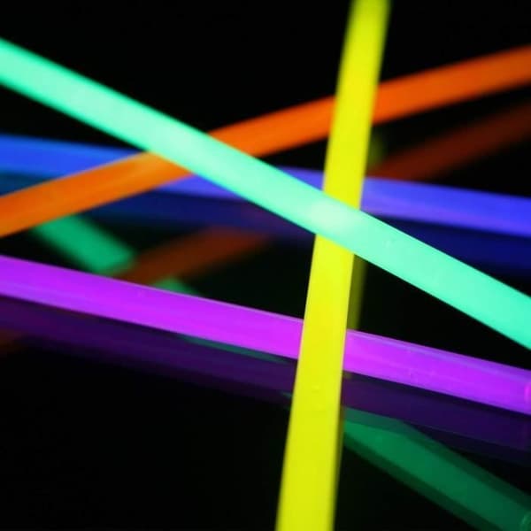 Favor Boxes - 100-pack Glowsticks Light Up Toys Glow Stick Armband Halsband Blandade roliga färger Festtillbehör