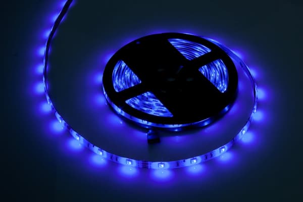 LED-sträng 5m Rebel RGB (150x5050 SMD), vattentät -- vit PCB