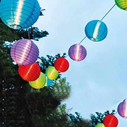 Aurinkokennovalonauha värikkäillä riisipalloilla, paperilyhdyt 3,5 m