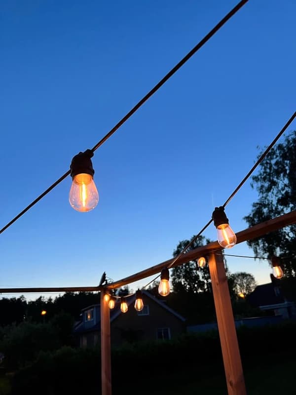 LY Sweden Premium Solcellsslinga - 20-50 meter med utbytbara solcellslampor - inbyggd dimmer och fjärrkontroll 50m med 50 lampor
