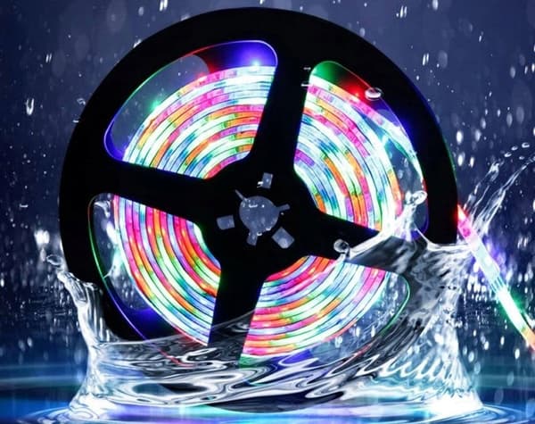 RGB LED STRIP OUTDOOR 230V FÖR TV 5M 3528 STARK RUMSFJÄRRKONTROLL
