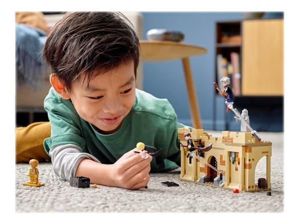 LEGO Harry Potter 76395 - Tylypahka: Ensimmäinen lentotunti