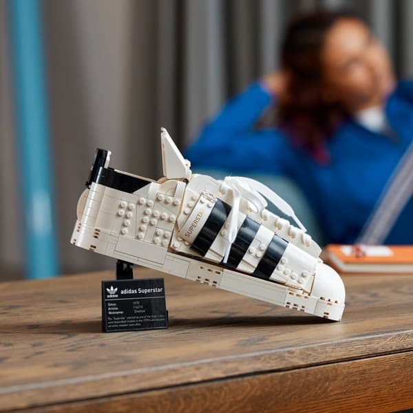 LEGO Icons Art and Deco Adidas Originals Superstar 10282