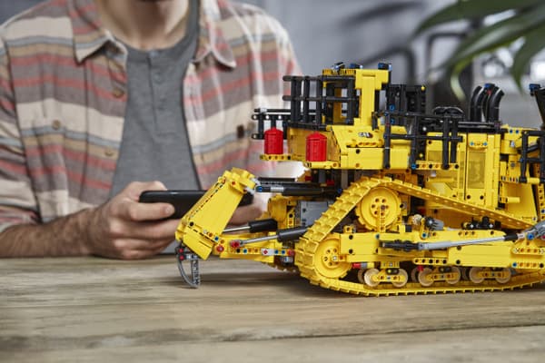 LEGO Technic Cat D11 bulldozer 42131