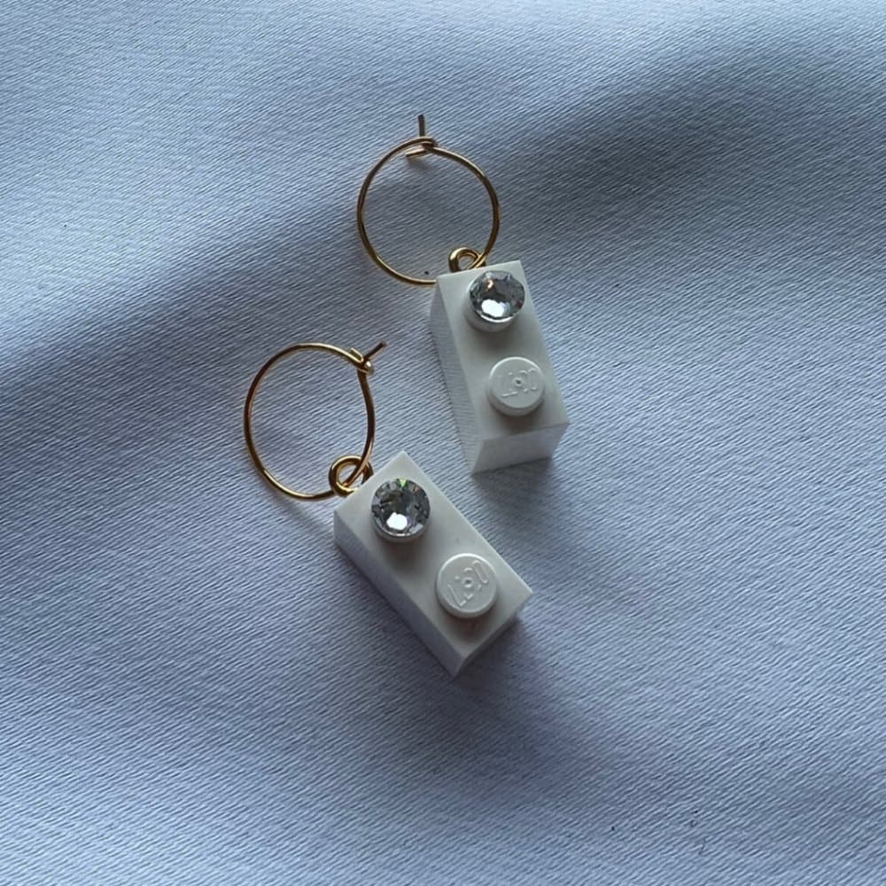 Örhänge med diamant 1x2 vit med guldring S011
