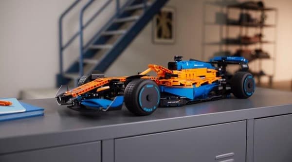 LEGO Technic McLaren Formula 1 kilpa-auto