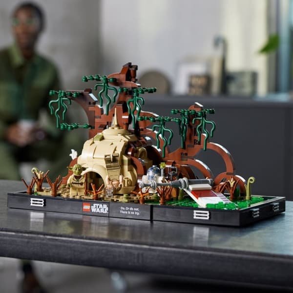 LEGO Star Wars Dagobah Jedi Training Diorama 75330