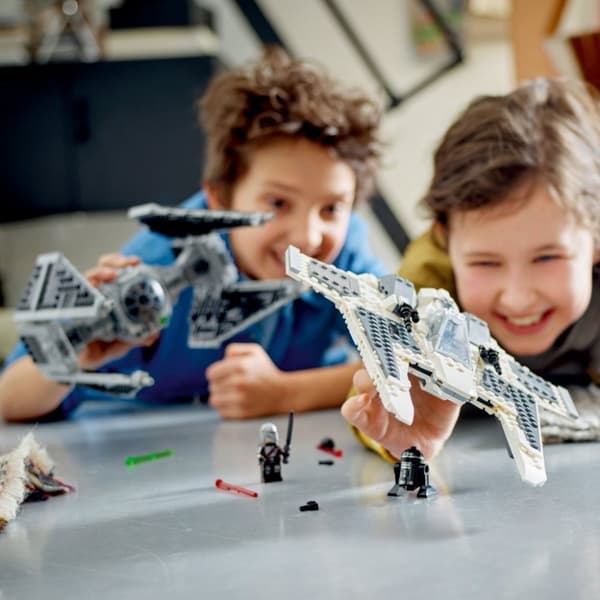 LEGO Star Wars Mandalorian Fang Fighter vs TIE Interceptor 75348