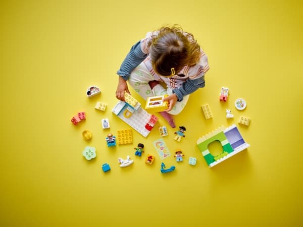 LEGO DUPLO Town 10992 En dag i barnehagen
