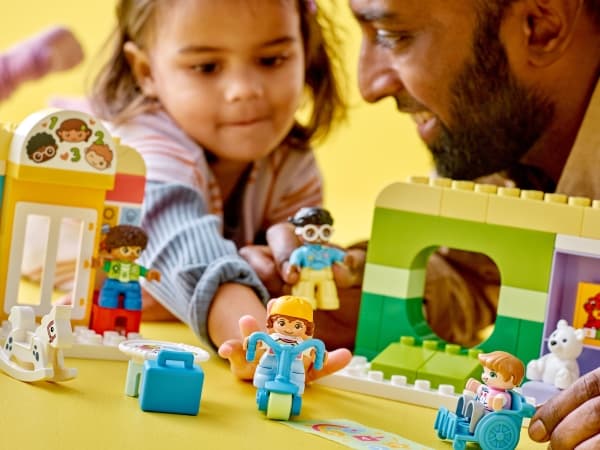 LEGO DUPLO Town 10992 En dag i barnehagen
