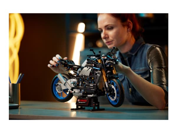 LEGO Technic 42159 Yamaha MT-10 SP (Yamaha MT-10 SP)