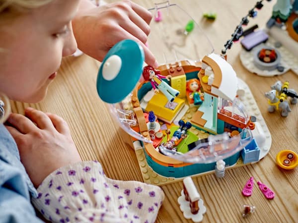 LEGO Friends 41760 Vinteräventyr med igloo