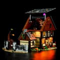 Miniatyrbild 4 av 5: Belysning till Ideas Disney Hocus Pocus Systrarna Sandersons stuga 21341 LGK600