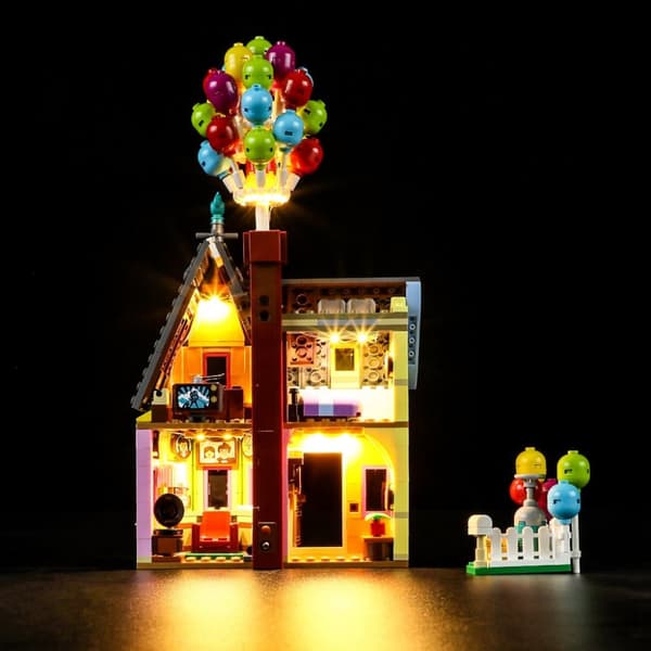 Belysning till Disney Huset från Upp Gult sken 43217 LGK578_2