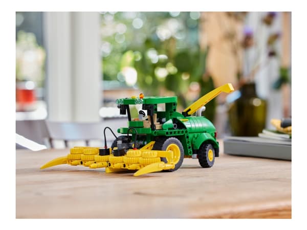 LEGO Technic 42168 John Deere 9700 Forage Harvester