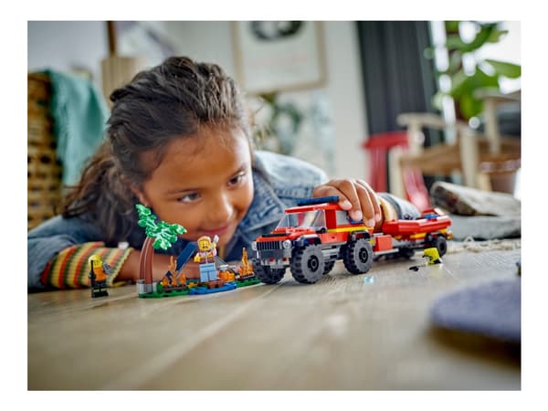 LEGO City 60412 4x4 Brandbil med räddningsbåt