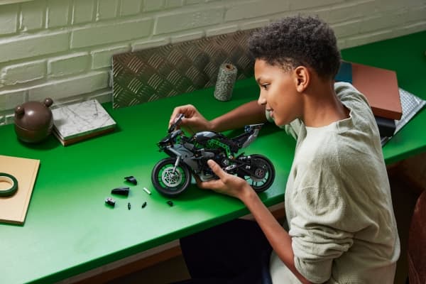 LEGO Technic 42170 Kawasaki Ninja H2R-motorsykkel