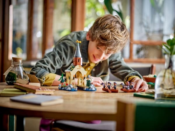 LEGO Harry Potter TM 76426 Galtvortborgens båthus