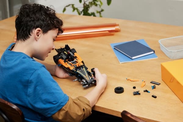 LEGO Technic 42169 NEOM McLaren Formel E racerbil