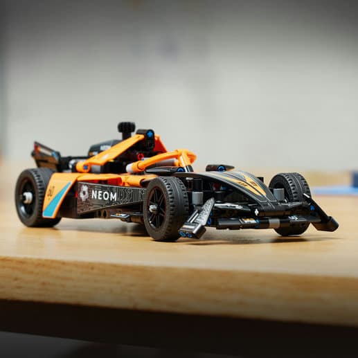 LEGO Technic NEOM McLaren Formula E racerbil 42169