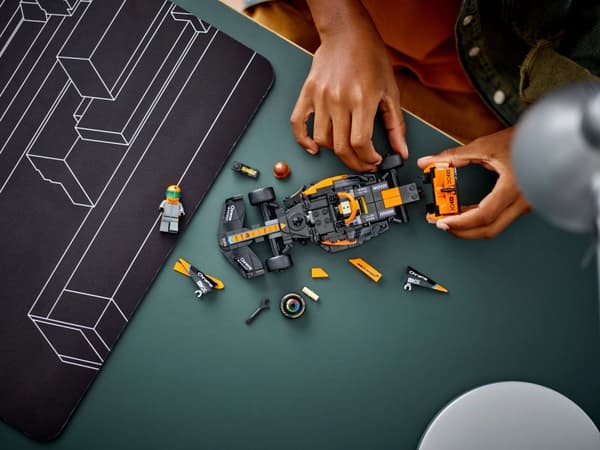LEGO® Speed Champions 2023 McLaren Formel 1-bil 76919