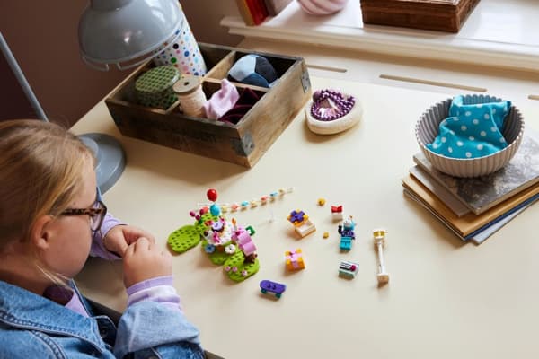 LEGO® Animal Crossing™ Födelsedagskalas hos Julian 77046