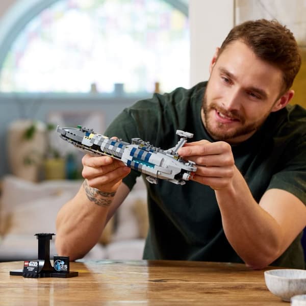 LEGO Star Wars Invisible Hand 75377
