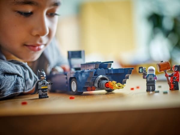 LEGO Super Heroes DC 76274 Batman™ med Batmobile™ mot Harley Quinn™ och Mr. Freeze™