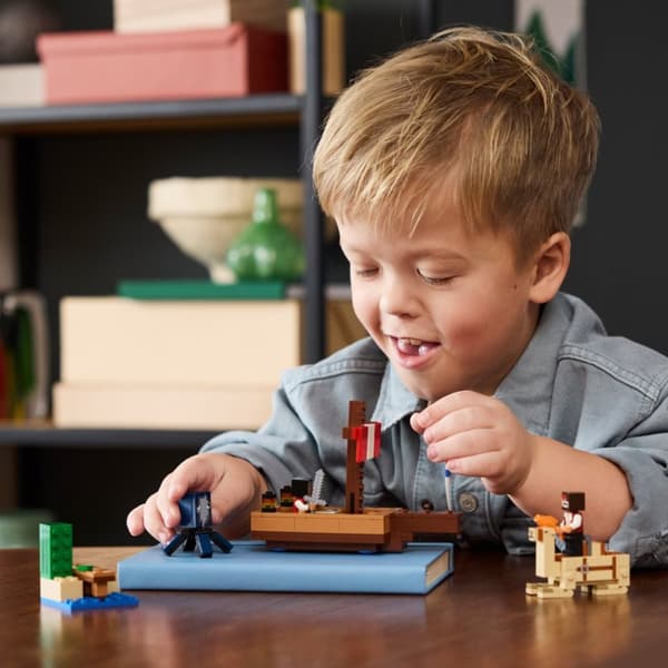 LEGO Minecraft Piratskeppsresan 21259