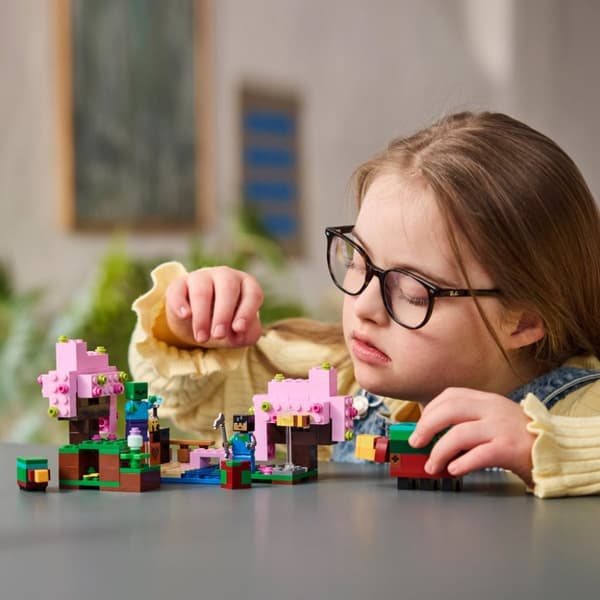 LEGO Minecraft Körsbärsträdgården 21260