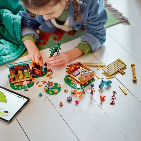 LEGO® Friends Äventyrsläger Mysiga stugor 42624