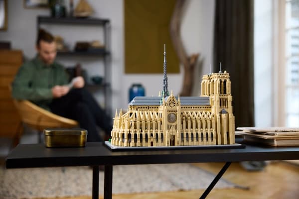 LEGO® Architecture Notre-Dame de Paris 21061
