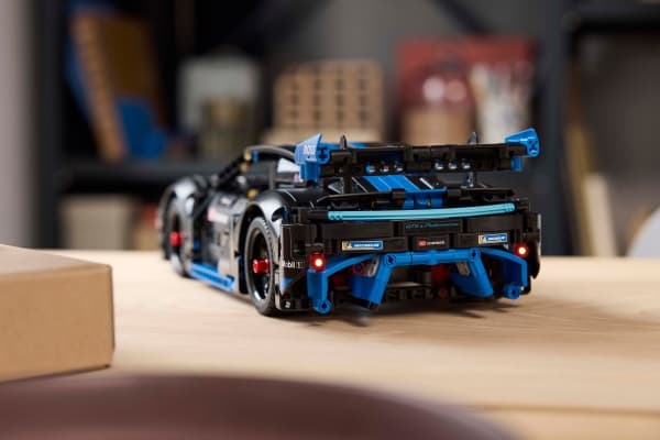 LEGO Technic 42176 Porsche GT4 e-Performance