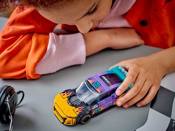 LEGO Speed Champions 76935 NASCAR Next Gen Chevrolet Camaro ZL1