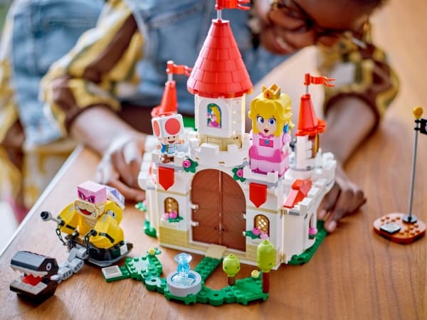 LEGO Super Mario 71435 Kjemp mot Roy ved slottet til Peach