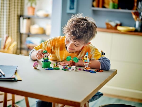 LEGO Super Mario 71440 Interaktiivisen LEGO® Luigi™ hahmon seikkailut