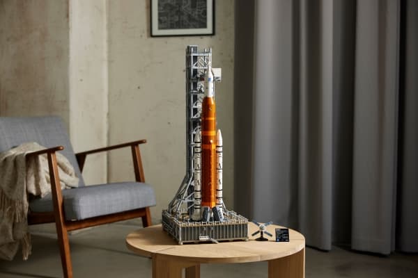 LEGO Icons 10341 NASA Artemis Space Launch System