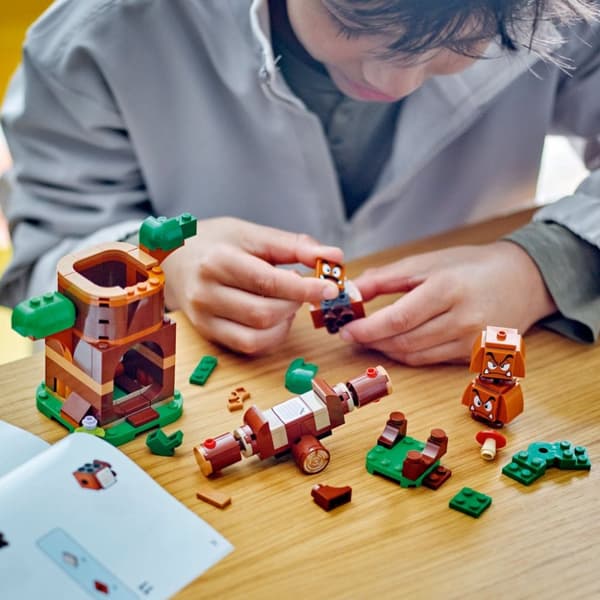 LEGO Super Mario Goombas lekplats 71433